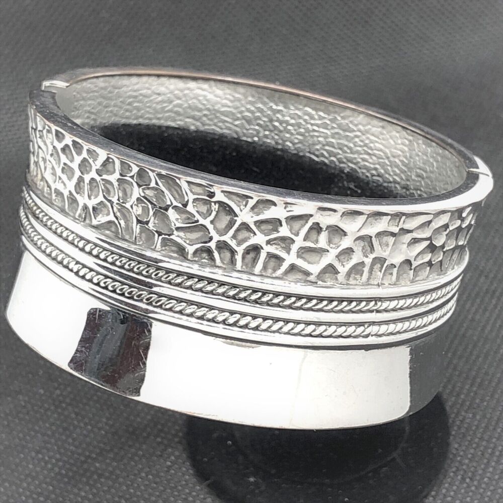 Hammered Giraffe Print Bracelet Silver Tone Rope Wide Statement 7" Hinged Bangle